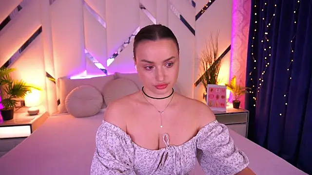 LindsieGreyy online show from February 15, 2026, 8:46 am