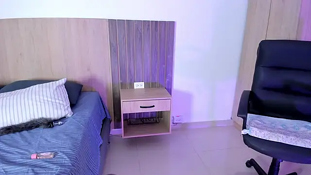 Snapshot of Mia_cm chatting on March 21, 2025, 10:39 pm Mia cm online show from March 21, 2025, 10:39 pm