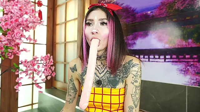 Snapshot of miss___angel chatting on October 28, 2025, 6:18 pm miss angel online show from October 28, 2025, 6:18 pm