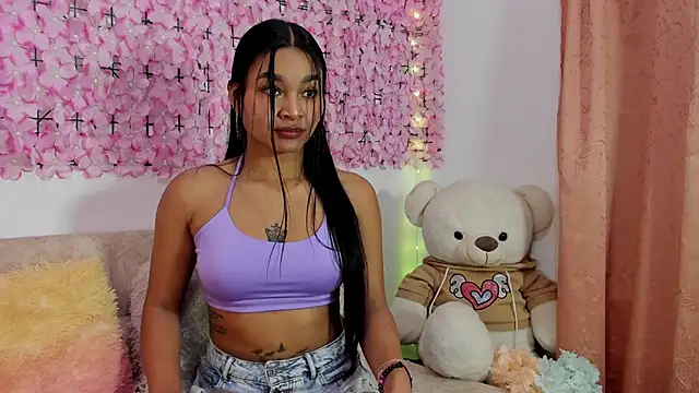 Snapshot of Lynda_Bonnie chatting on October 18, 2025, 11:45 am Lynda Bonnie online show from October 18, 2025, 11:45 am