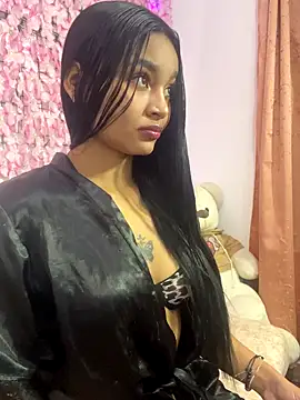 Snapshot of Lynda_Bonnie chatting on October 8, 2025, 10:39 am Lynda Bonnie online show from October 8, 2025, 10:39 am