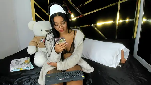 Snapshot of Lynda_Bonnie chatting on March 9, 2025, 10:19 am Lynda Bonnie online show from March 9, 2025, 10:19 am