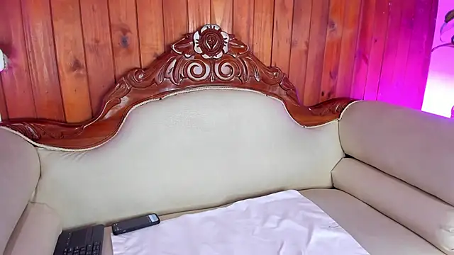 Snapshot of Lynda_Bonnie chatting on September 29, 2025, 2:01 pm Lynda Bonnie online show from September 29, 2025, 2:01 pm