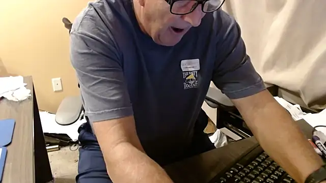 olderandwiser2 online show from September 9, 2025, 4:22 am