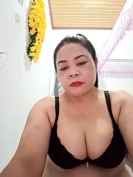 Baby-bigtits2024 online show from February 18, 2025, 1:11 pm