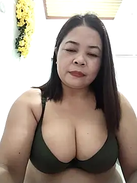 Baby-bigtits2024 online show from September 24, 2025, 1:28 pm