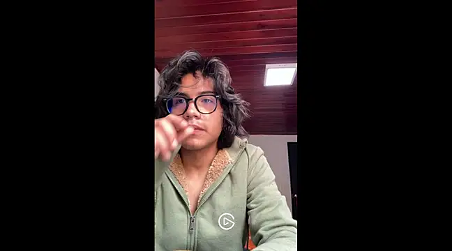 Snapshot of shadowsofgarden chatting on February 9, 2025, 5:22 pm shadowsofgarden online show from February 9, 2025, 5:22 pm