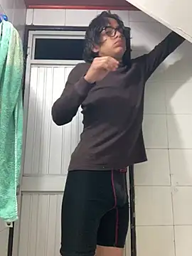 Snapshot of shadowsofgarden chatting on February 17, 2025, 3:47 am shadowsofgarden online show from February 17, 2025, 3:47 am