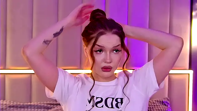 AlexaBright online show from October 25, 2025, 5:02 pm