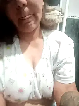 Sandyfox85A online show from April 11, 2026, 7:27 am