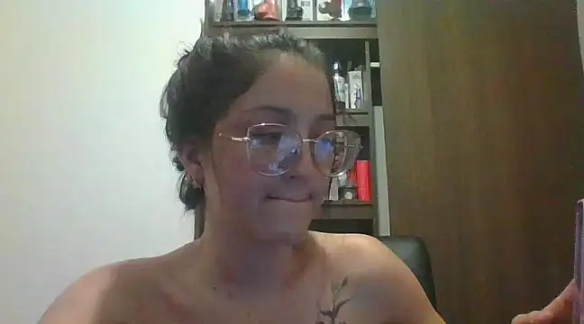 Snapshot of alexandrasmiths chatting on February 11, 2025, 2:03 am alexandrasmiths online show from February 11, 2025, 2:03 am