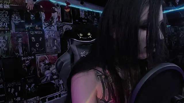 Snapshot of rotten_dreams chatting on October 28, 2025, 11:25 pm rotten dreams online show from October 28, 2025, 11:25 pm