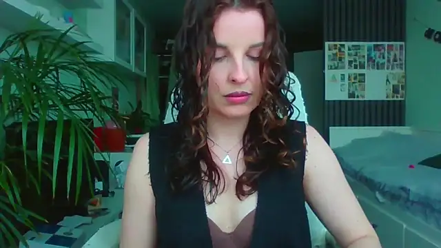 MollyBer online show from April 14, 2026, 12:21 pm