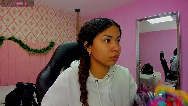 MELINAMARTINS online show from November 29, 2025, 7:36 pm