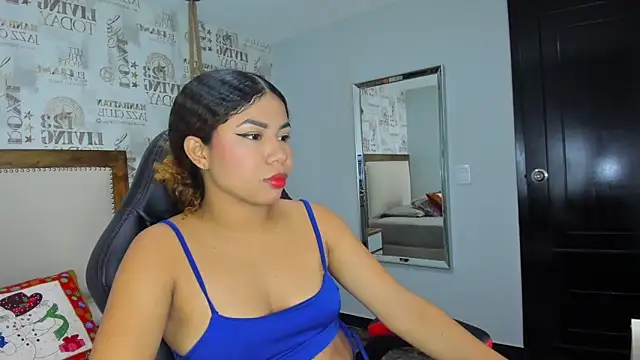 MELINAMARTINS online show from December 19, 2025, 7:38 pm