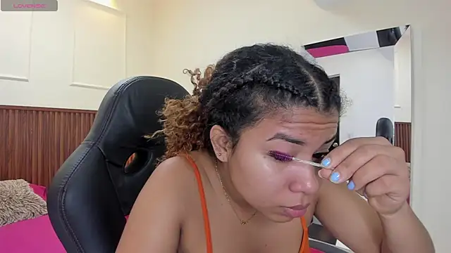 MELINAMARTINS online show from November 21, 2025, 7:13 pm