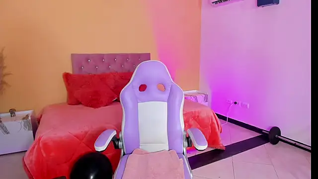 cristal crossfitx online show from November 8, 2025, 10:30 am