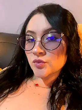 ValentinaOrtiz3 online show from December 15, 2025, 11:42 pm