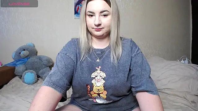 YourSwetiwGirl online show from May 26, 2026, 9:29 am