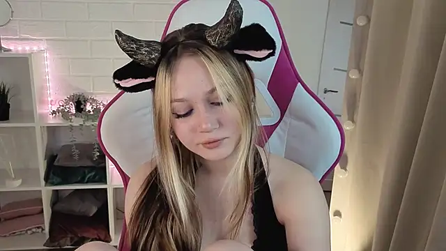 SweetieAngela online show from November 20, 2025, 1:45 pm