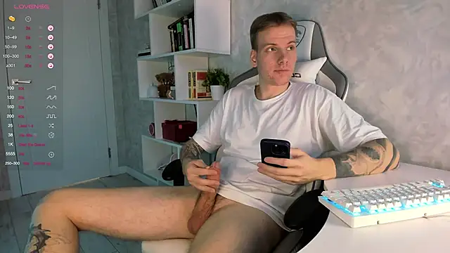 jaffersonlouis online show from March 19, 2025, 3:08 pm