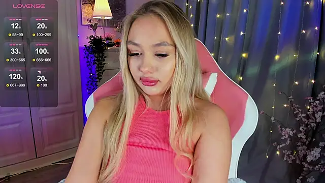 Snapshot of _Loneve__ chatting on March 22, 2025, 8:37 pm  Loneve   online show from March 22, 2025, 8:37 pm