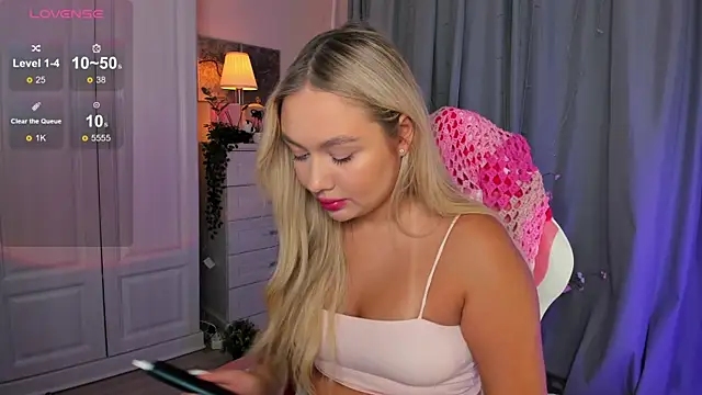 Snapshot of _Loneve__ chatting on October 5, 2025, 3:14 pm  Loneve   online show from October 5, 2025, 3:14 pm