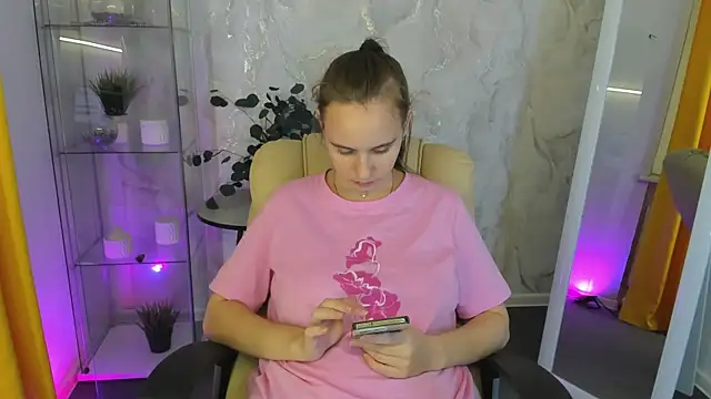 Lika 0ne online show from October 25, 2025, 12:17 pm