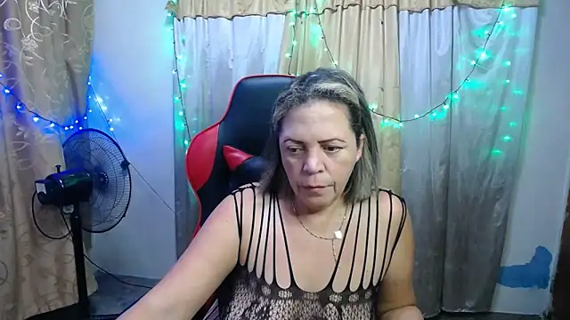 Snapshot of alina_maturehot chatting on September 21, 2025, 7:13 am alina maturehot online show from September 21, 2025, 7:13 am