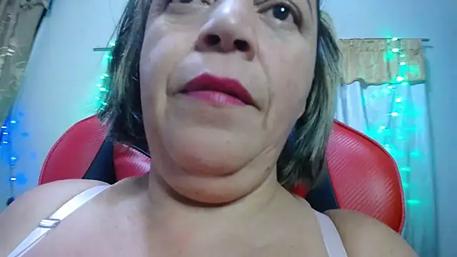 Snapshot of alina_maturehot chatting on October 8, 2025, 8:38 am alina maturehot online show from October 8, 2025, 8:38 am
