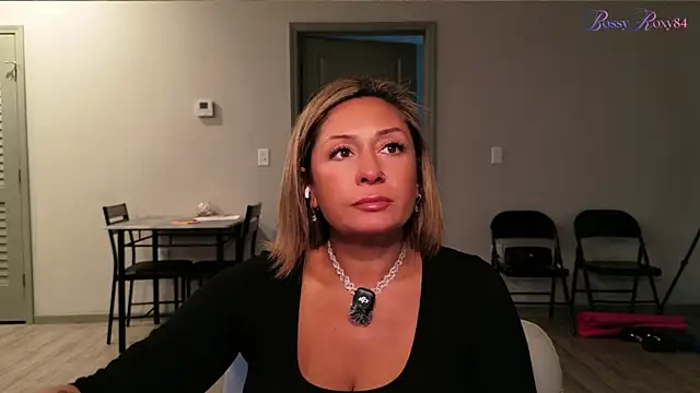 bossyroxy84 online show from March 29, 2026, 12:12 am