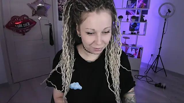 HoneySallyMoore online show from October 22, 2025, 3:44 pm