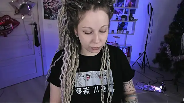 HoneySallyMoore online show from December 4, 2025, 2:10 am