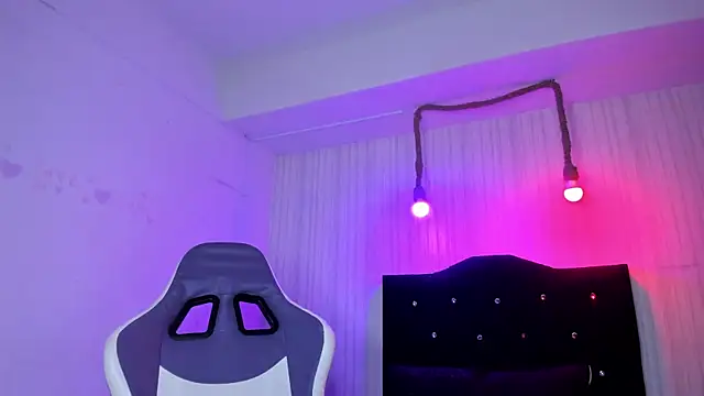 Snapshot of nicky_angel1 chatting on October 21, 2025, 6:40 pm nicky angel1 online show from October 21, 2025, 6:40 pm