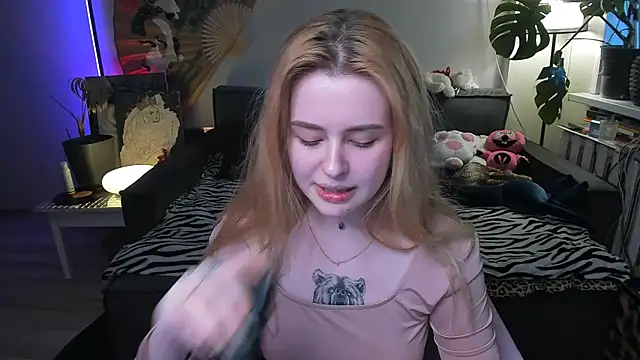 Alexa Pirs online show from April 15, 2026, 4:11 pm