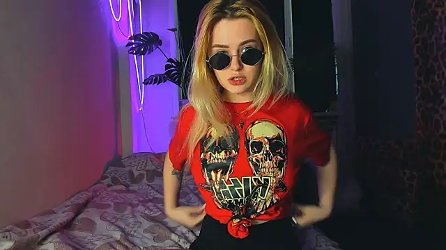 Alexa Pirs online show from March 22, 2025, 2:36 pm