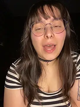 Snapshot of Solo_yoss chatting on December 18, 2025, 7:02 am Solo yoss online show from December 18, 2025, 7:02 am