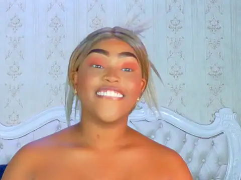 TianahGlow online show from September 17, 2025, 9:39 pm