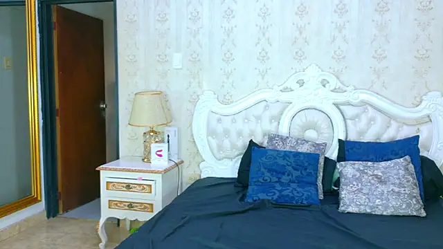 TianahGlow online show from October 31, 2025, 9:00 pm