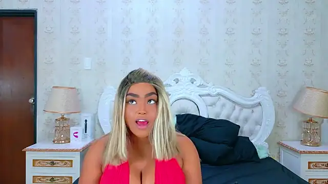 TianahGlow online show from November 21, 2025, 8:41 pm