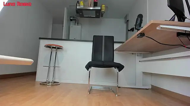 Snapshot of LunaRossaCam chatting on March 11, 2025, 1:45 pm LunaRossaCam online show from March 11, 2025, 1:45 pm