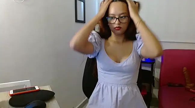 Snapshot of Emilybateee chatting on March 15, 2025, 3:16 pm Emilybateee online show from March 15, 2025, 3:16 pm