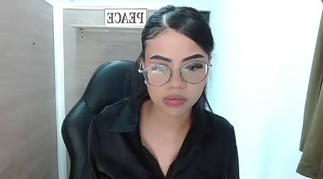 Snapshot of Sussan_love01 chatting on February 18, 2025, 5:42 pm Sussan love01 online show from February 18, 2025, 5:42 pm