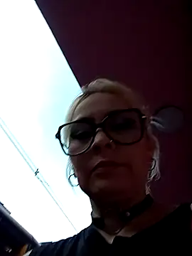 CandieGilson   online show from April 3, 2026, 11:05 am