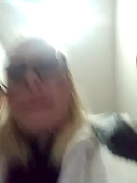 Snapshot of CandieGilson__ chatting on December 16, 2025, 10:30 am CandieGilson online show from December 16, 2025, 10:30 am