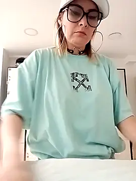 CandieGilson   online show from October 13, 2025, 12:40 pm