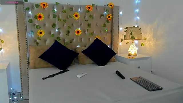 CandieGilson   online show from March 2, 2025, 1:20 pm