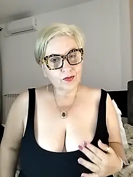 Snapshot of Pumabionda chatting on November 3, 2025, 9:40 pm Pumabionda online show from November 3, 2025, 9:40 pm