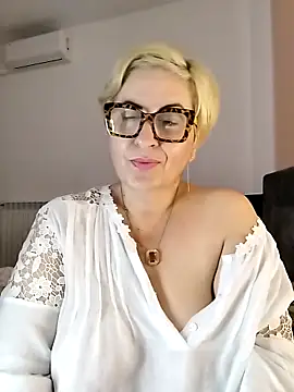 Snapshot of Pumabionda chatting on November 19, 2025, 10:21 pm Pumabionda online show from November 19, 2025, 10:21 pm