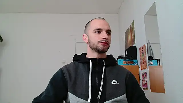 Snapshot of OskarBreno chatting on May 10, 2026, 6:50 am OskarBreno online show from May 10, 2026, 6:50 am
